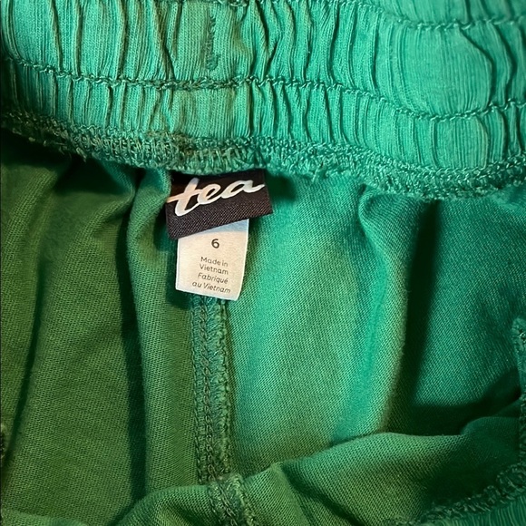 Tea Collection Retro Green Shorts - Picture 2 of 6